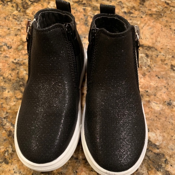 Sparkle and pink girls size 5 zipper shoes - Picture 2 of 3